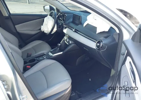 2020 Toyota Yaris Xle from USA, damaged, VIN 3MYDLBYV8LY714975